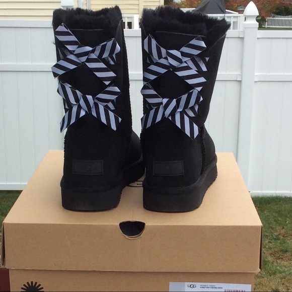 UGG Bailey Bow II diagonal stripe - Picture 2 of 7